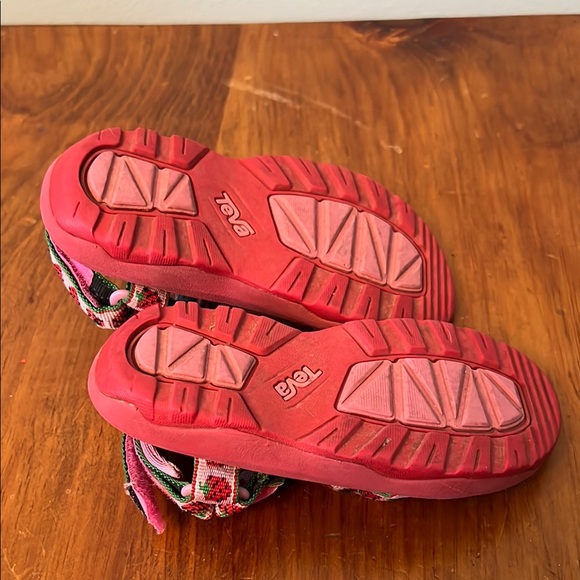 Teva Sz 8 Toddler Strawberry Pattern - Picture 5 of 5